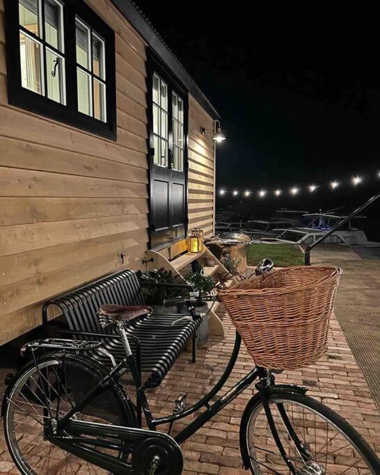 Island Hut - Outdoor Bath Tub, Firepit And Water Equipment Lejlighed Saltford Eksteriør billede